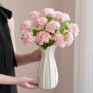 Neutral Textured Flower Vase – Elegant Minimal Style